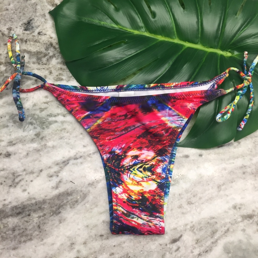 Fun colorful bikini bottom🌿
